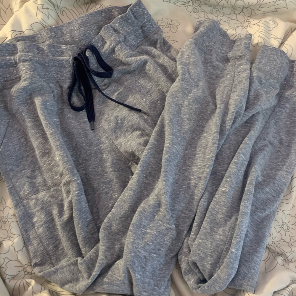 Gray sweatpants with pockets